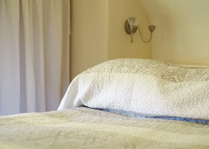 Nocleg ze śniadaniem The Old Manse 4*