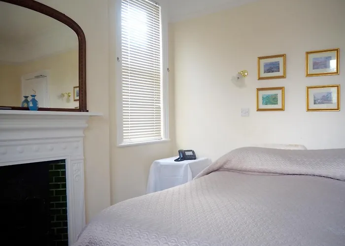 Nocleg ze śniadaniem The Old Manse 4*